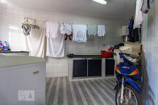 Lavanderia de casa à venda com 3 quartos, 180m² em Vila Oratorio, São Paulo