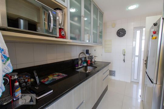 Cozinha de apartamento para alugar com 3 quartos, 220m² em Santo Amaro, São Paulo