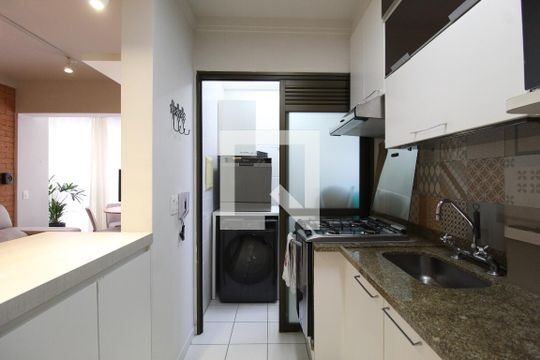 Cozinha e Área de Serviço de apartamento para alugar com 2 quartos, 65m² em Vila Olímpia, São Paulo