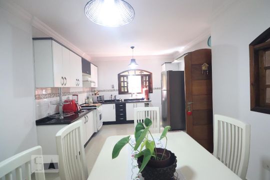 Cozinha de casa à venda com 4 quartos, 180m² em Vila Camilopolis, Santo André