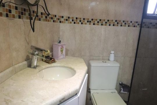 Banheiro da Suíte de casa à venda com 4 quartos, 180m² em Vila Camilopolis, Santo André