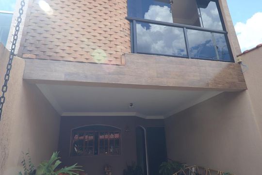Fachada de casa à venda com 4 quartos, 180m² em Vila Camilopolis, Santo André