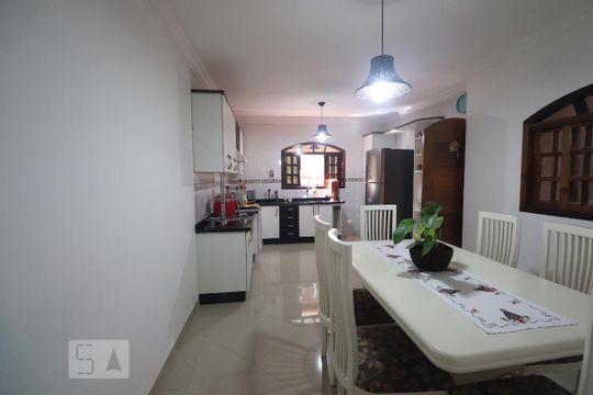 Cozinha de casa à venda com 4 quartos, 180m² em Vila Camilopolis, Santo André