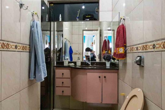 Banheiro de casa à venda com 3 quartos, 215m² em Quitaúna, Osasco
