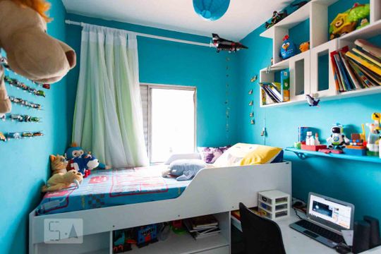 Quarto de casa à venda com 3 quartos, 215m² em Quitaúna, Osasco
