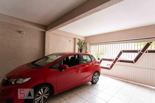 Garagem de casa à venda com 3 quartos, 215m² em Quitaúna, Osasco