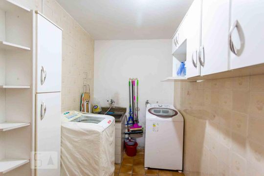 Área de Serviço de casa à venda com 3 quartos, 215m² em Quitaúna, Osasco
