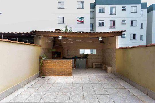 Quintal de casa à venda com 3 quartos, 215m² em Quitaúna, Osasco