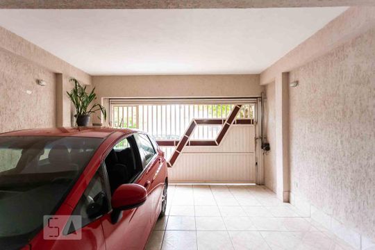 Garagem de casa à venda com 3 quartos, 215m² em Quitaúna, Osasco