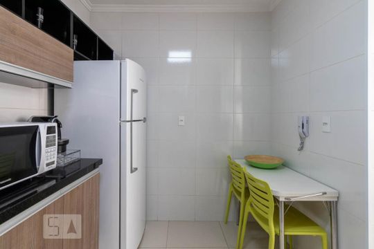Cozinha de apartamento para alugar com 2 quartos, 95m² em Itaim Bibi, São Paulo