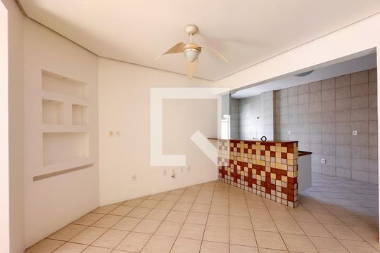 Sala  de apartamento para alugar com 2 quartos, 85m² em Itacorubi, Florianópolis