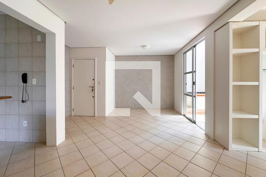 Sala  de apartamento para alugar com 2 quartos, 85m² em Itacorubi, Florianópolis