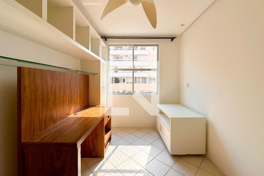 Sala 2 de apartamento para alugar com 2 quartos, 85m² em Itacorubi, Florianópolis