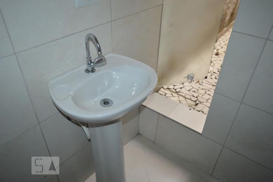 Banheiro de casa para alugar com 1 quarto, 40m² em Vila Mazzei, São Paulo