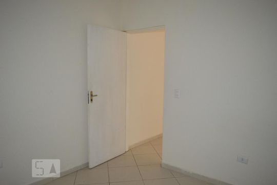 Casa para alugar com 1 quarto, 40m² em Vila Mazzei, São Paulo