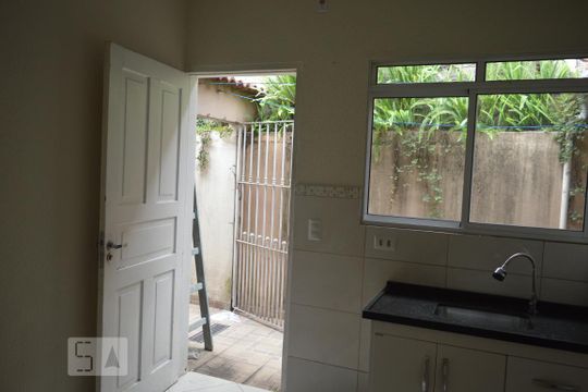 Cozinha de casa para alugar com 1 quarto, 40m² em Vila Mazzei, São Paulo