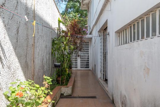 Corredor Lateral de casa à venda com 3 quartos, 170m² em Jardim Aeroporto, São Paulo