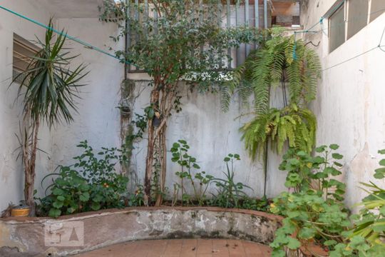 Quintal de casa à venda com 3 quartos, 170m² em Jardim Aeroporto, São Paulo