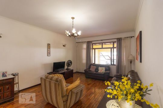 Casa à venda com 3 quartos, 210m² em Jardim Aeroporto, São Paulo