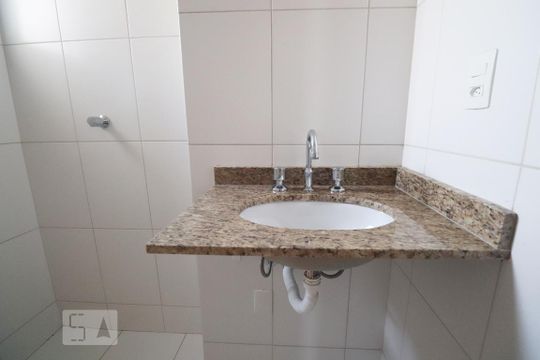 Banheiro de apartamento à venda com 3 quartos, 59m² em Jardim Utinga, Santo André