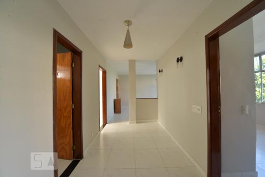 Corredor de apartamento para alugar com 3 quartos, 80m² em Superquadra Norte 405, Brasília