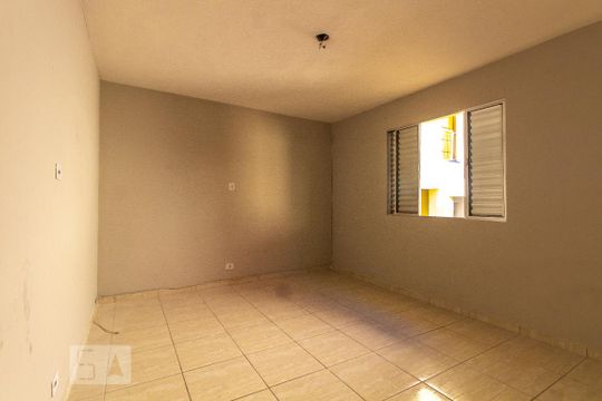 Quarto de casa para alugar com 1 quarto, 45m² em Vila Santa Clara, São Paulo