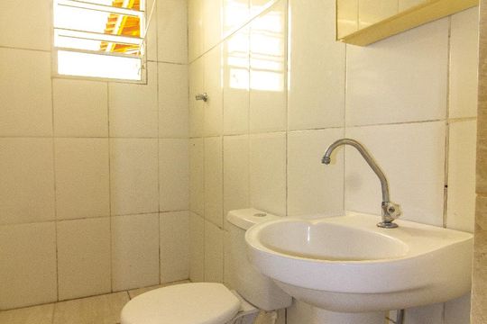 Banheiro de casa para alugar com 1 quarto, 45m² em Vila Santa Clara, São Paulo