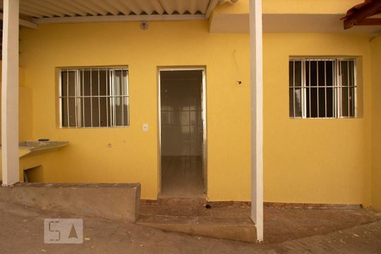 Fachada de casa para alugar com 1 quarto, 45m² em Vila Santa Clara, São Paulo