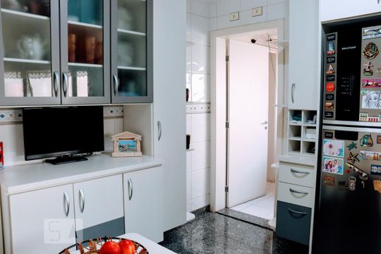 Cozinha de apartamento à venda com 2 quartos, 140m² em Bosque da Saúde, São Paulo
