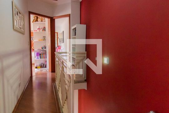 Corredor de casa à venda com 4 quartos, 240m² em Vila Suzana, São Paulo