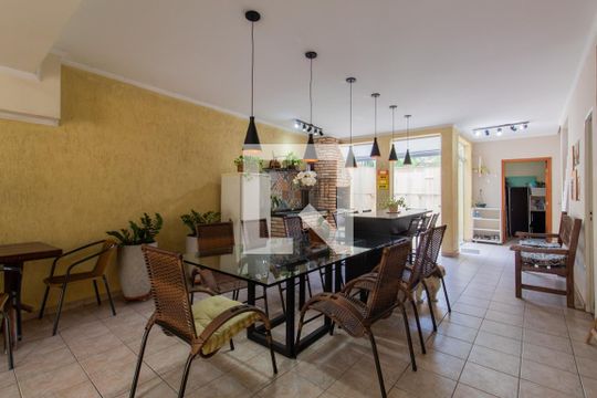 Churraqueira de casa à venda com 4 quartos, 240m² em Vila Suzana, São Paulo