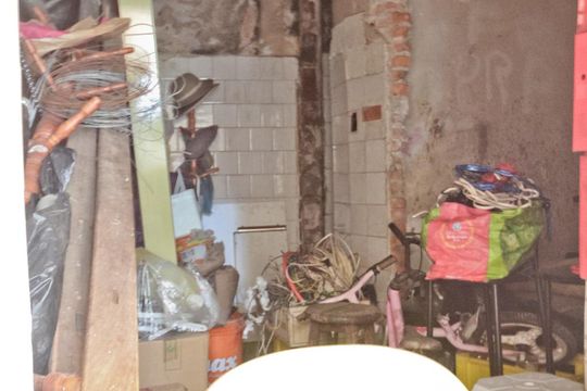 Garagem 1 - Banheiro de casa à venda com 6 quartos, 350m² em Parque Sao Domingos, São Paulo