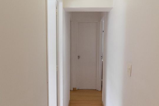 Corredor de apartamento para alugar com 3 quartos, 95m² em Vila Sofia, São Paulo