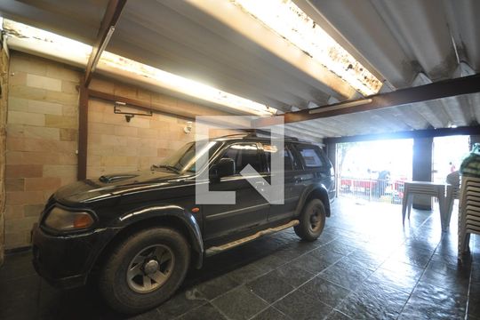 Garagem de casa à venda com 4 quartos, 200m² em Jardim Brasil (zona Norte), São Paulo
