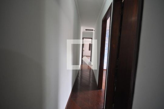 Corredor de casa à venda com 4 quartos, 200m² em Jardim Brasil (zona Norte), São Paulo