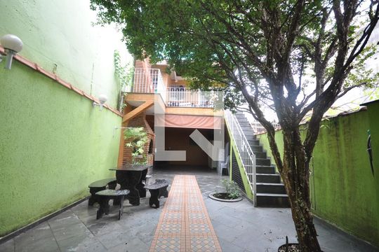 Quintal de casa à venda com 4 quartos, 200m² em Jardim Brasil (zona Norte), São Paulo