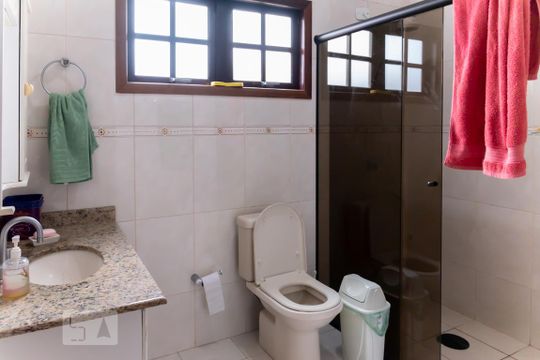 Banheiro 1 de casa à venda com 4 quartos, 166m² em Jardim Três Marias, São Paulo