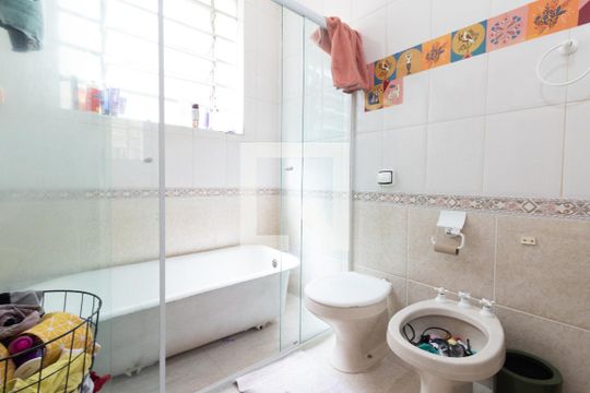 Suíte - banheiro de apartamento à venda com 2 quartos, 140m² em Jardim Paulista, São Paulo