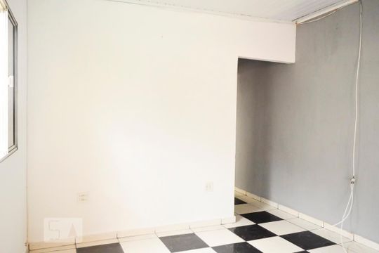 Sala Entrada de casa para alugar com 2 quartos, 100m² em Parque Císper, São Paulo