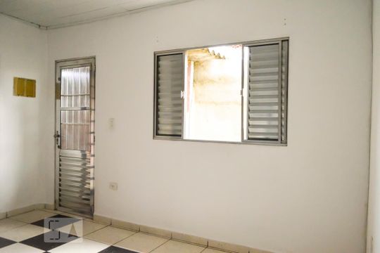 Sala Janela de casa para alugar com 2 quartos, 100m² em Parque Císper, São Paulo