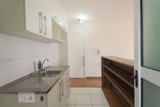 Cozinha de apartamento para alugar com 3 quartos, 62m² em Jardim Celeste, São Paulo