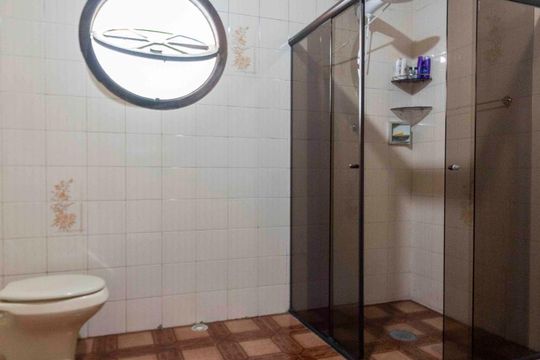 Banheiro de casa à venda com 3 quartos, 223m² em Jardim São Roberto, São Paulo