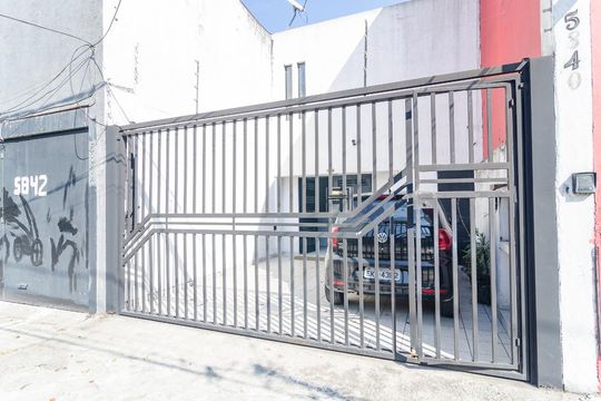 Fachada de casa à venda com 2 quartos, 100m² em Planalto Paulista, São Paulo