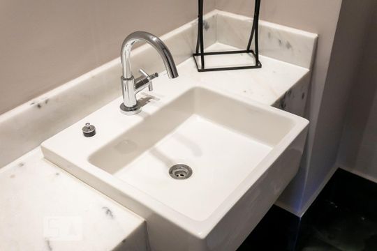 Lavabo de apartamento para alugar com 3 quartos, 157m² em Vila Anastácio, São Paulo