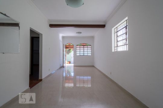 Sala de casa para alugar com 3 quartos, 220m² em Vila Amaral, Belo Horizonte