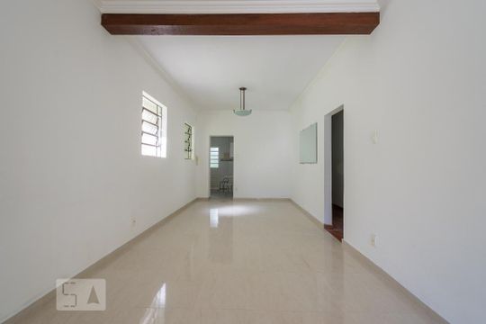 Casa para alugar com 3 quartos, 220m² em Vila Amaral, Belo Horizonte