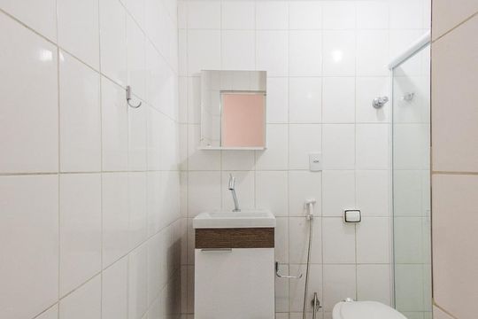Banheiro de apartamento para alugar com 1 quarto, 27m² em Aclimação, São Paulo
