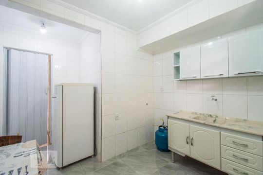 Cozinha de apartamento para alugar com 1 quarto, 27m² em Aclimação, São Paulo