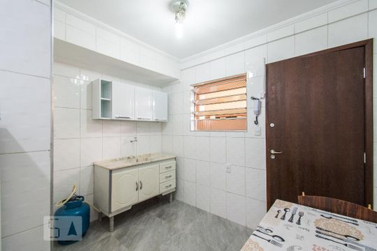 Cozinha de apartamento para alugar com 1 quarto, 27m² em Aclimação, São Paulo