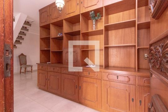 Sala de casa para alugar com 4 quartos, 255m² em Jardim Piqueroby, São Paulo